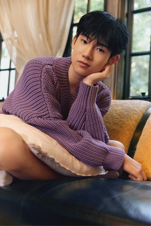 杜天宇最新写真浪漫山芋紫清新脱俗