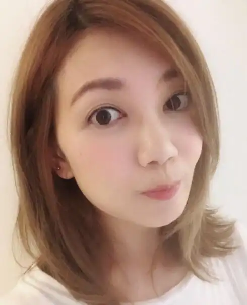 梁静茹晒自拍嘟嘴卖萌 大眼灵动皮肤嫩出水