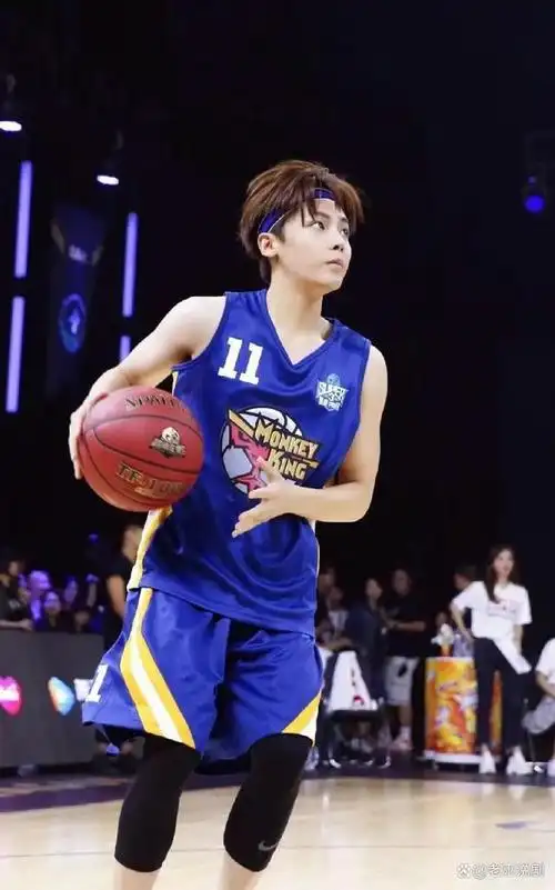 看看男明星们打篮球的精彩瞬间,太帅了,太迷人了!