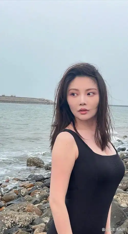 凭借胸围走红的徐冬冬,身材到底有多火辣?