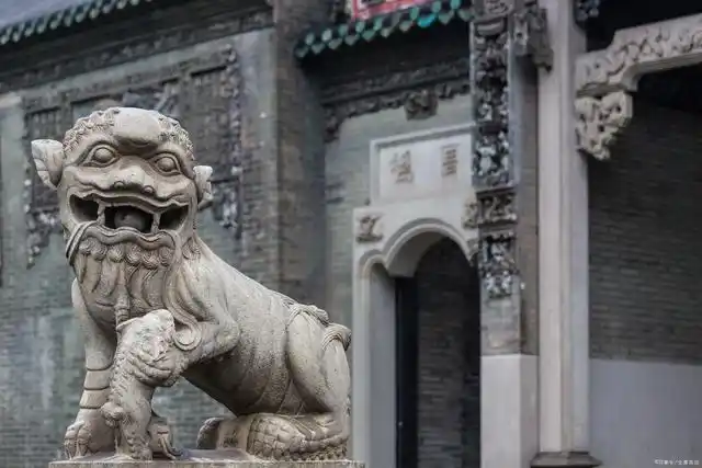 走进"岭南建筑艺术明珠"陈家祠,感受广东最大祠堂式建筑的华丽