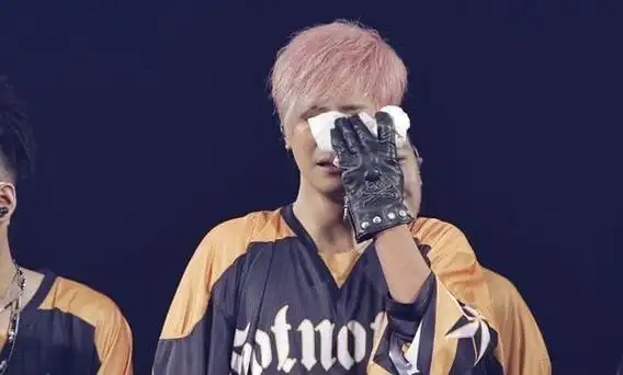 罗志祥演唱会哭着感谢经纪人