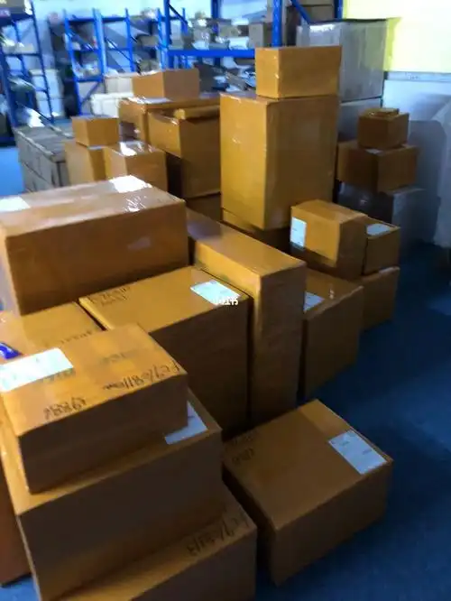 你可以不分时段,发包裹过来,整合打包,可以节省空间,运费我们是国际集