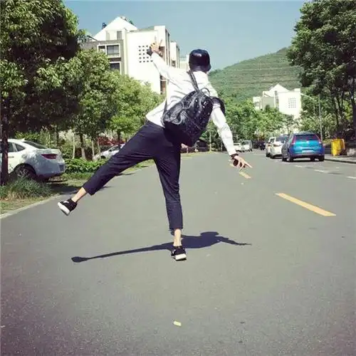 非主流阳光帅气男生背影图片