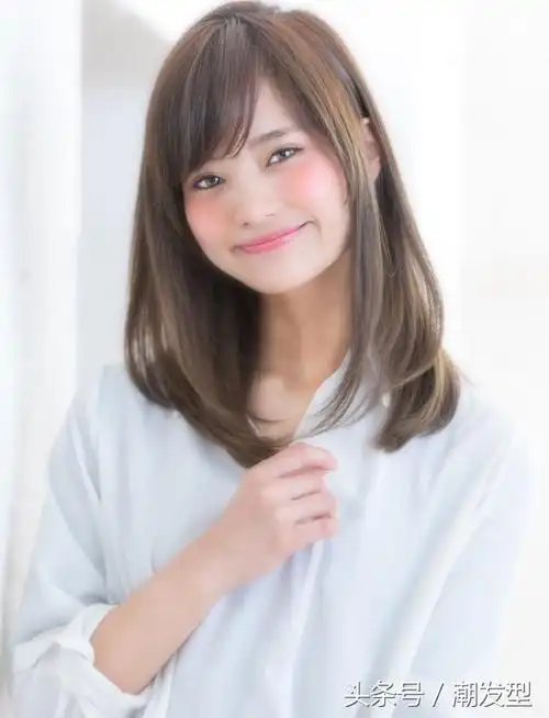 圆脸长发适合的发型(13款适合圆脸女生的中长发发型)