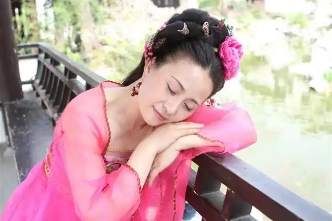 长发仙子沈淑香古装风采(24)