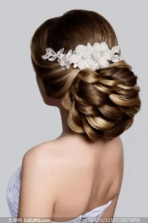 抹胸婚纱装扮新娘发型特写高清图片