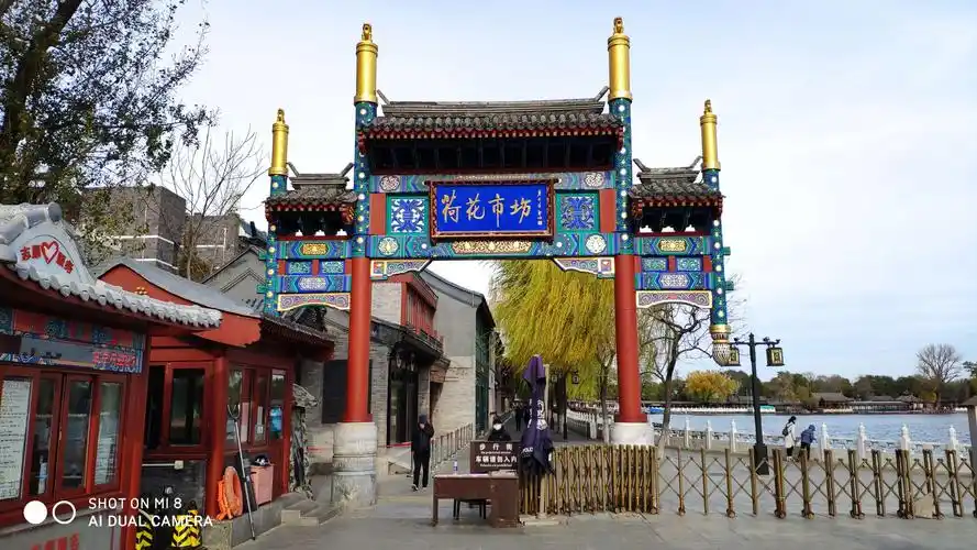 什刹海边上的荷花市场.路过顺便拍了几张.