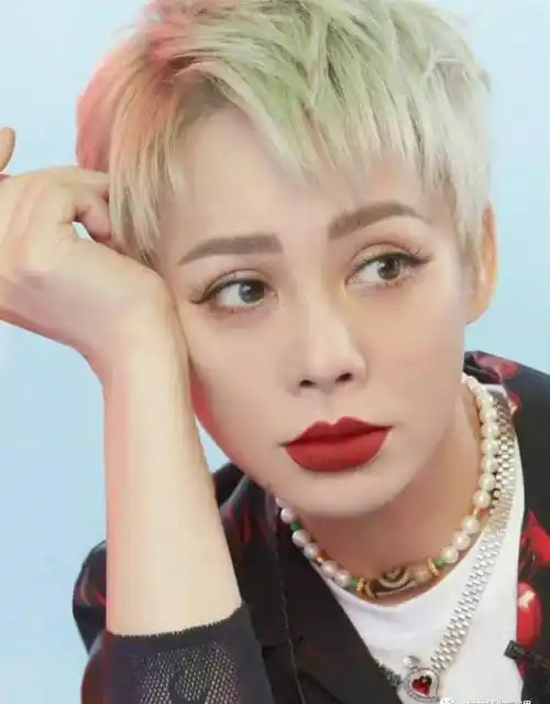 左岩:宁静,丁真,陈坤等明星们都在佩戴的天珠穿搭合集_寓意_天地_气质