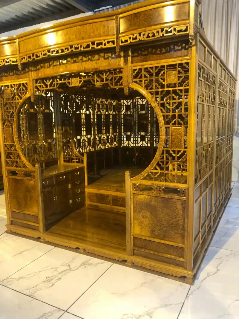 标题:挑战极限,舒适好眠——金丝楠木千工拔步床  第一段:你是否曾经