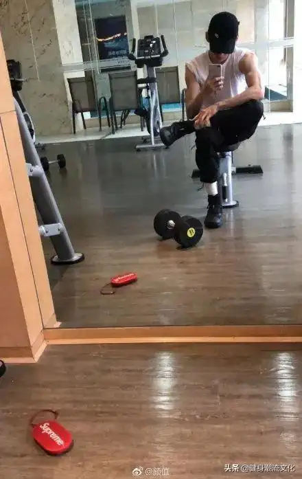 潘粤明健身让人莫名发笑中年男人的倔强太真实啦