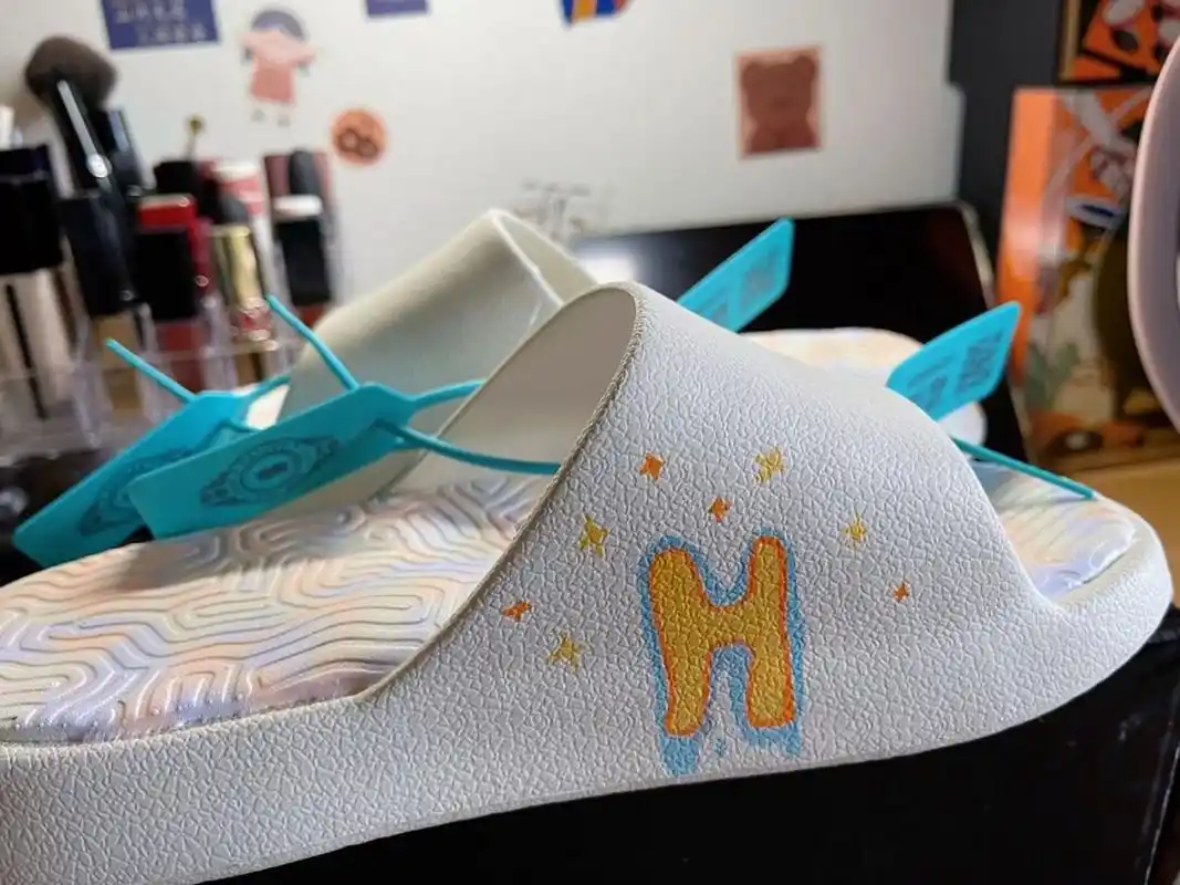 匹克态极拖鞋diy,吼吼看哇95 这双真是超级夏天超级爱,还可以自己涂