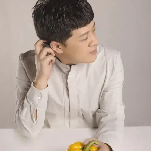 4月28日 17:01 来自 一直播 @某方磊 音乐制作人,词曲作者,歌手,侗北