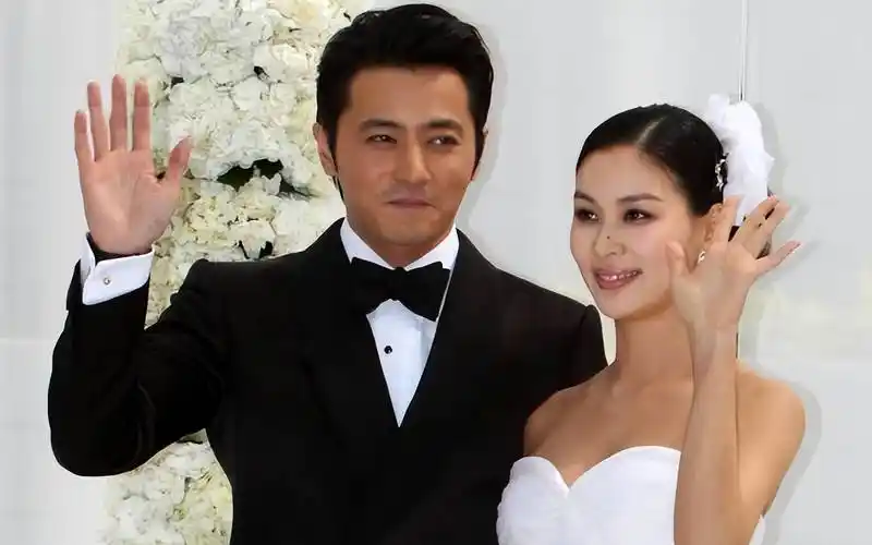 张东健妻子高小英涉嫌偷税3亿!年轻时肤白貌美太漂亮_女王_蓝鱼_明星