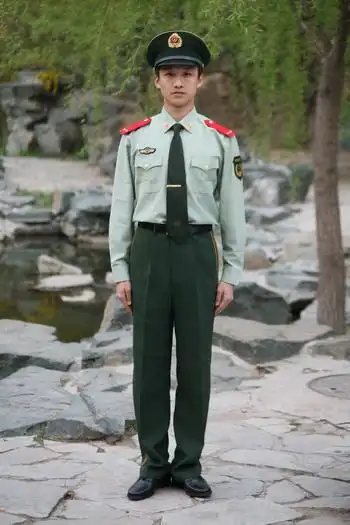 这是武警07式士兵长袖夏常服这是武警07式执勤服这是武警07式军乐团