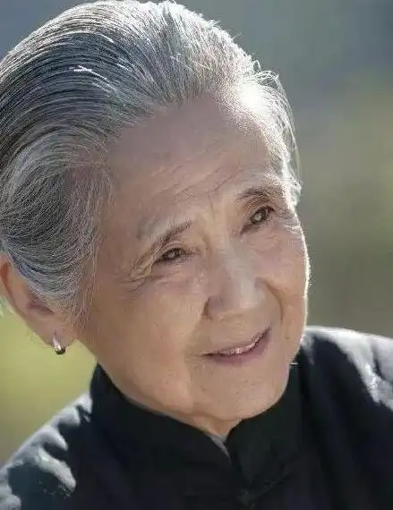 演员鲁园去世享年91岁曾饰演暖春中奶奶一角