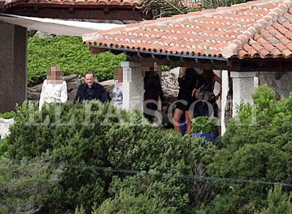 贝卢斯科尼全裸派对被西班牙《国家报》曝光(图片来源:国际在线)