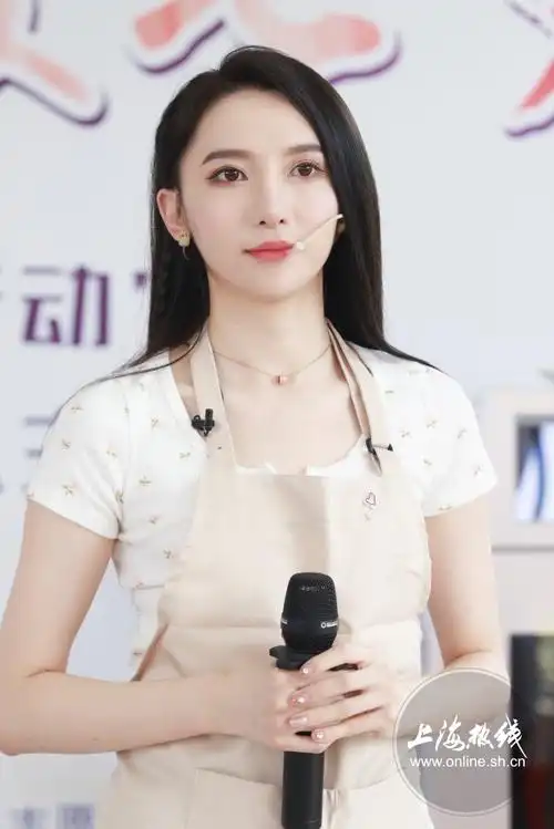 snh48陆婷七夕做巧果 和上海青年志愿者一起陪长者过节