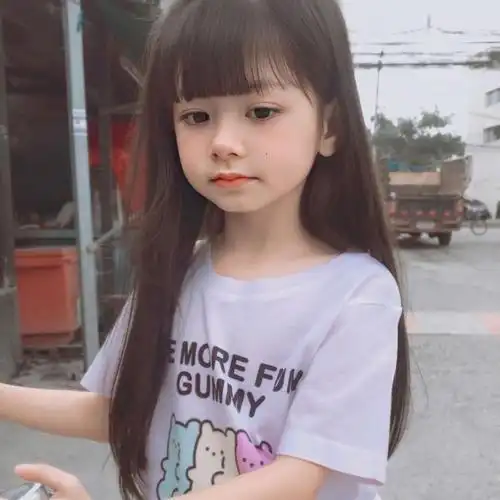 可爱外国小女孩头像:世界是我们的