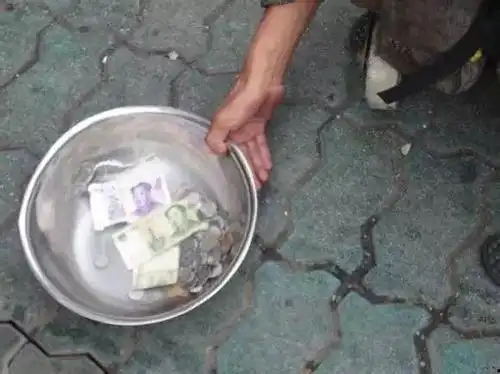 乞丐向我抖碗,我都觉得在炫富