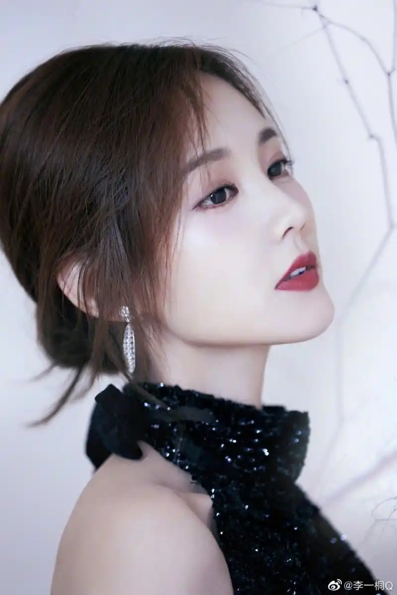 李一桐高清壁纸头像(五十七)[色]