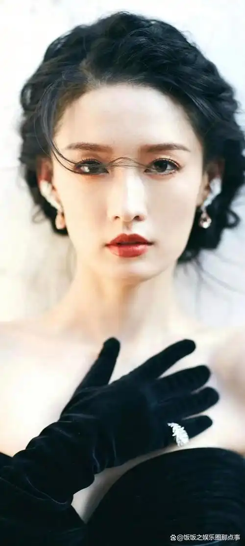 李沁,1990年9月27日出生于江苏省苏州市昆山市巴城镇,中国内地影视女