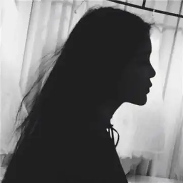 2020最潮最火女生头像高冷侧脸月牙弯弯不想尝悲欢