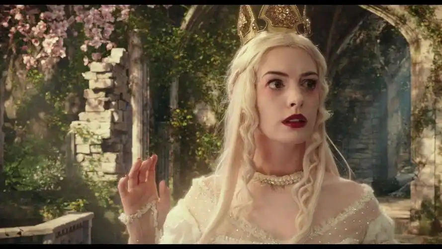 安妮·海瑟薇 白皇后 猫女 灵药 岁月的痕迹