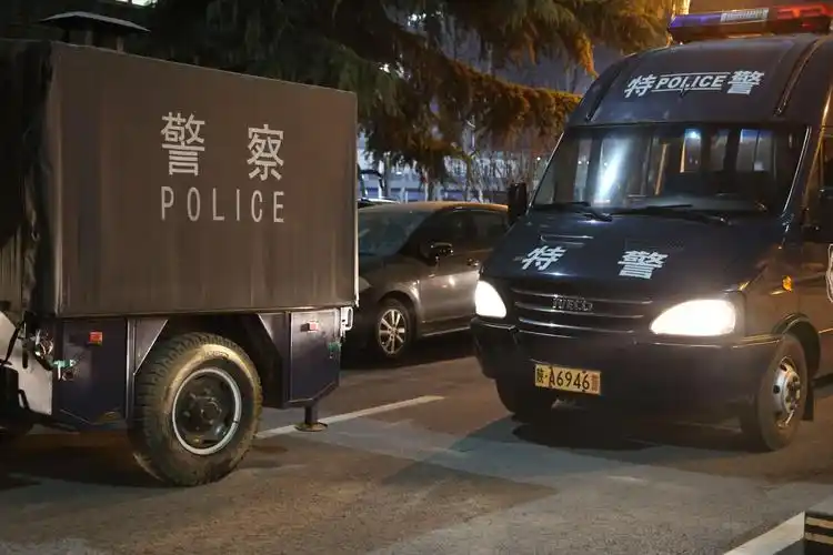 【西安特警】山火蔓延危急时刻 唯有英雄逆火前行——西安特警扑灭