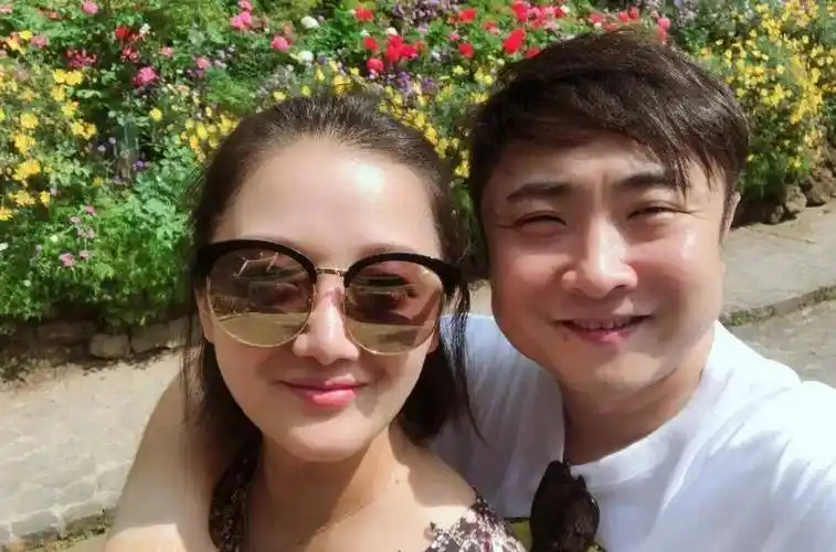 乔杉老婆莫丹:摆摊6年完成老公梦想,老公用豪门老婆的命报答她_大学