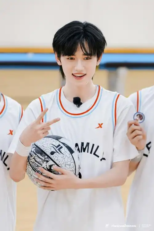 宋亚轩夏日运动会饭拍