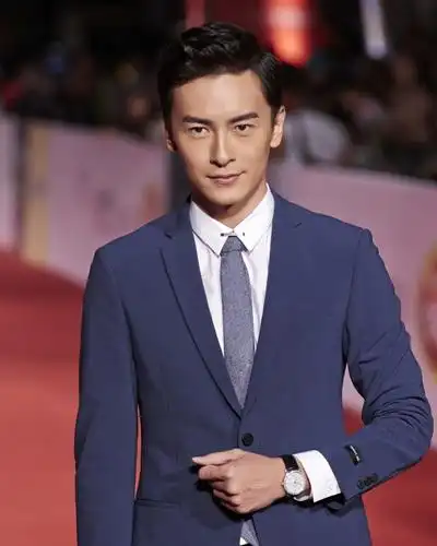 郑元畅短发发型成熟有魅力