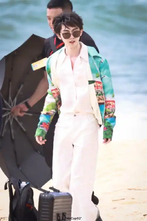 马嘉祺海边白衬衫路透##这是我的岛开录