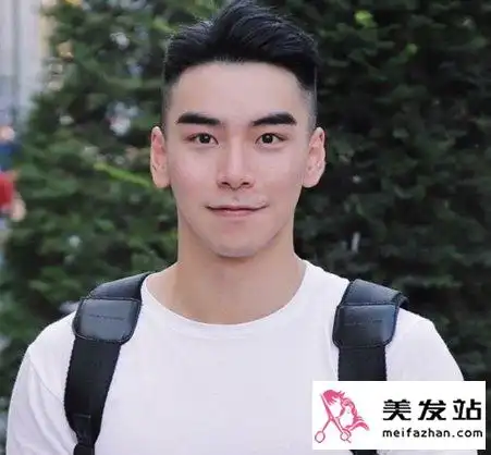 男生大圆脸适合什么发型 圆脸男生帅气发型推荐_男士短发 - 美发站