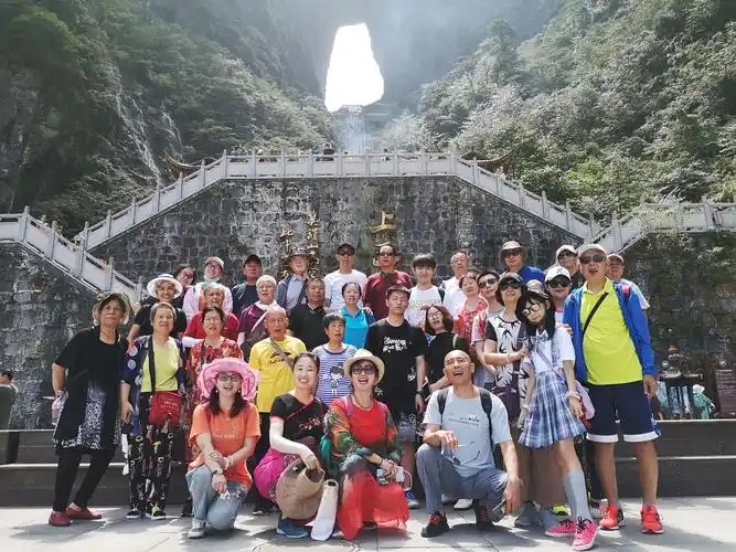 张家界之旅,津唐组团全体游客合影留念.