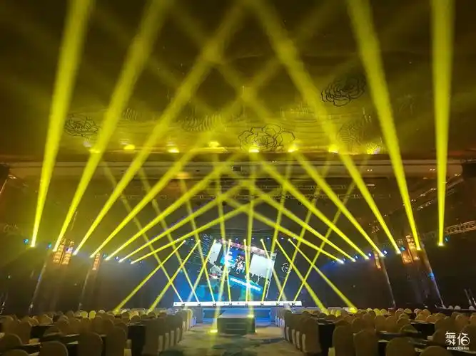 大歌轰天炮纯光束灯-舞台灯光设备租赁_舞美音响背景租赁_舞台搭建led