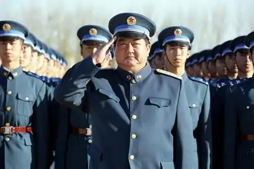 堂堂正正的人前中国人民解放军三军仪仗队队长天下第一兵程志强大校