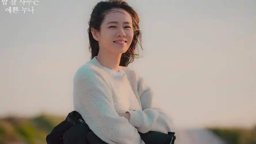 孙艺珍经常请吃饭的漂亮姐姐剧照壁纸壁纸