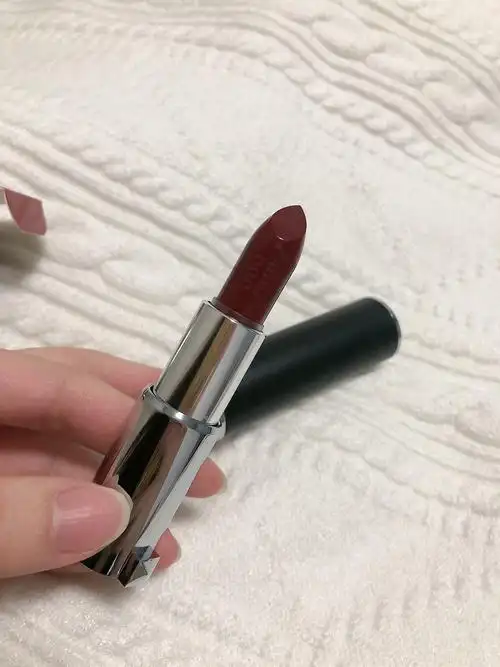 givenchy纪梵希 高定香榭天鹅绒小羊皮唇膏口红 3.