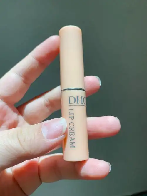 蝶翠诗润唇膏怎么样 懂的都懂每年冬天都要必备的网红润唇膏!_什么值