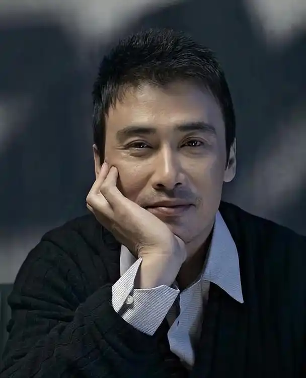 柳云龙被曝已离婚婚内出轨合伙人两人还偷偷生下私生女儿