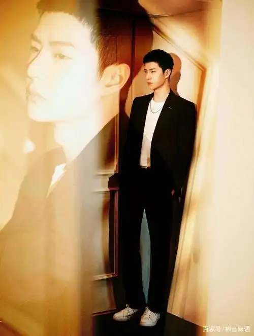 板寸 西服套装=绅士 男友力,王一博征服大片正式上演