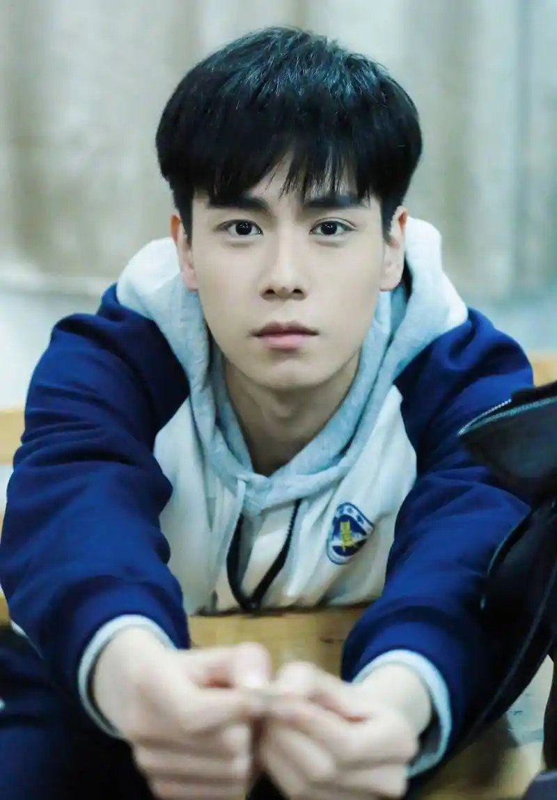 校服男神胡一天,穿