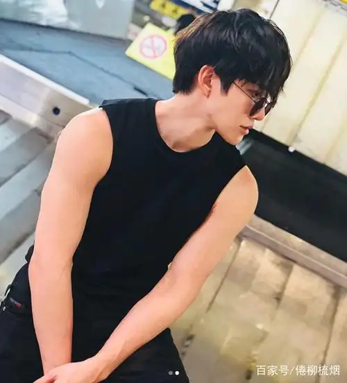 帅气又善良,泰星mike帮助残疾老人建造新居