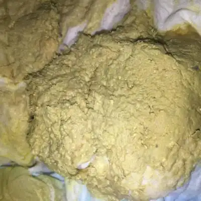 宝宝6个多月在转2断奶,大便发白很乾燥,疙瘩屎.排便困难怎麼办?