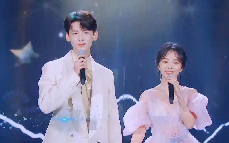 【白敬亭x谭松韵】"你知道我为什么喜欢喝白开水吗"因为不加糖就很甜