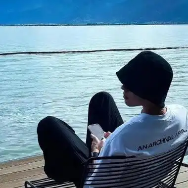 海边男头像背影高清侧脸伤感帅哥必用的意境男头像高清图片