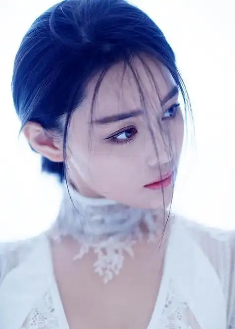 张馨予为何坚信"靠嫁人翻身"?揭秘她老公何捷的成功秘笈!