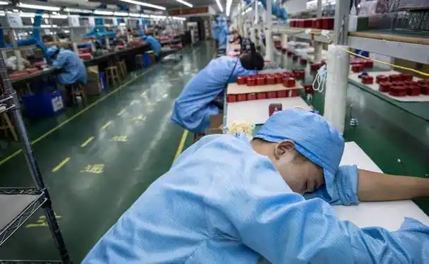 工厂是国家实业的支柱,上世纪在工厂当工人是一件非常光荣的事情,不知