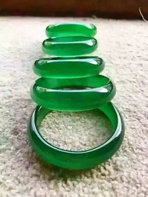 天然帝王绿玉髓手镯一个马达加斯加玛瑙玉髓镯子冰种